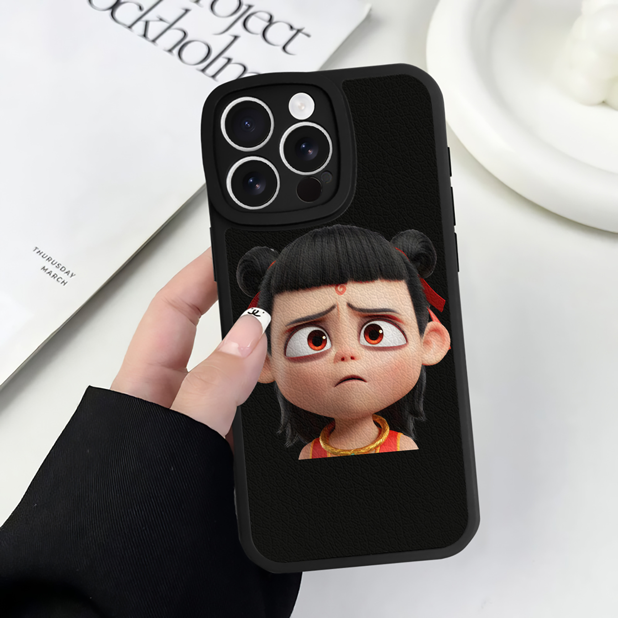 （画像用） Ne Zha 2 ナタ 魔童の大暴れ 【iPhone 16シリーズ対応】シリコンスマホケース（レザー調） 材質：シリコン